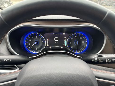 Used 2018 Chrysler Pacifica Touring-L Plus w/ Advanced Safetytec Group image 10