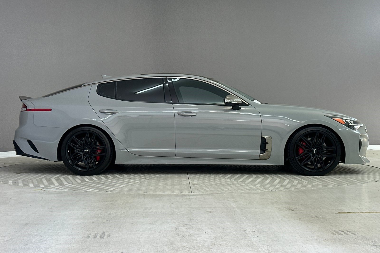 Used 2022 Kia Stinger GT1 RWD image 7
