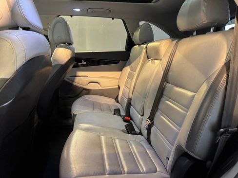 Used 2016 Kia Sorento SX image 20