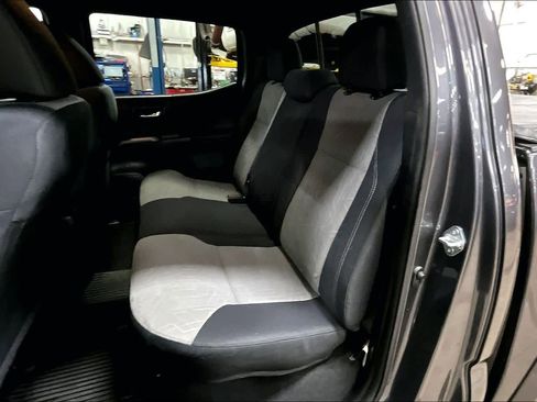 Certified 2022 Toyota Tacoma TRD Sport w/ Technology Package image 19