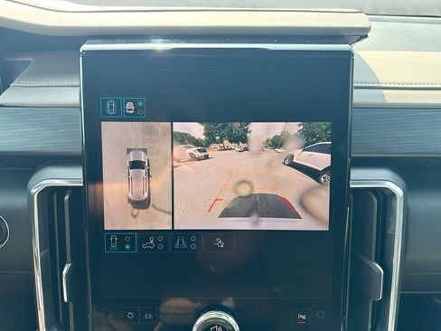 Used 2025 GMC Acadia Elevation w/ Elevation Premium Package FWD image 21