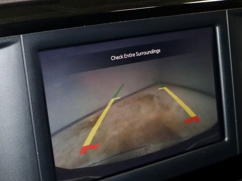 Used 2023 Chrysler Voyager LX FWD image 2