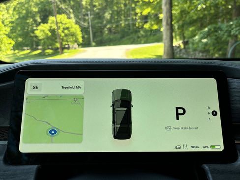 Used 2024 Rivian R1S Adventure AWD/4WD image 9