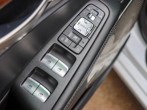 Used 2018 Genesis G90 3.3T Premium RWD image 14