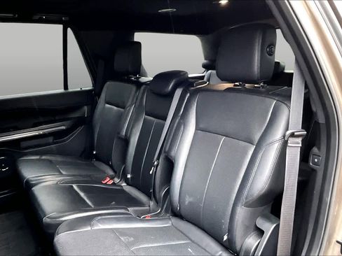 Used 2018 Ford Expedition XLT w/ Equipment Group 202A RWD image 18