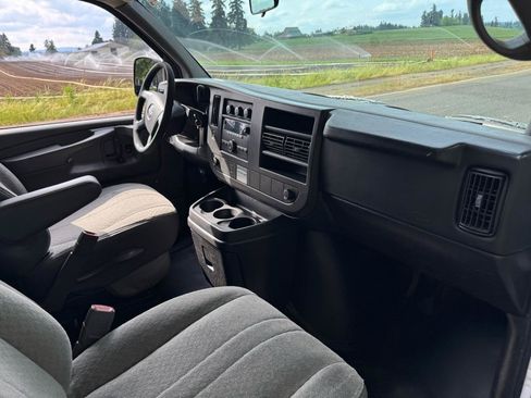 Used 2009 GMC Savana 3500 RWD image 13