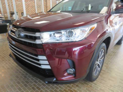 Used 2019 Toyota Highlander SE image 64