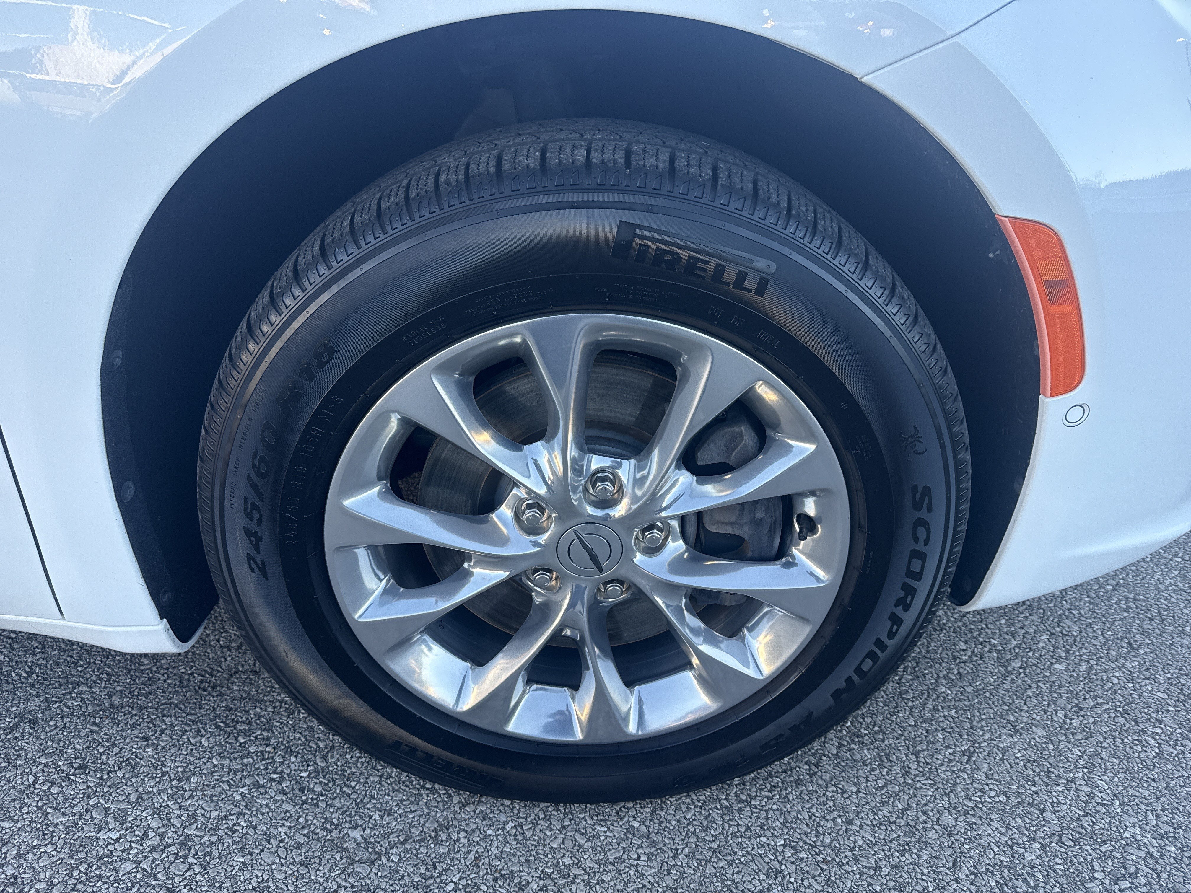 Used 2023 Chrysler Pacifica Touring-L w/ Uconnect Theater Family Group AWD/4WD image 12