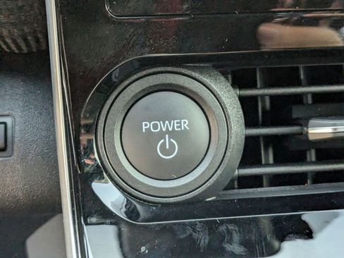 Used 2025 Subaru Solterra Limited image 17