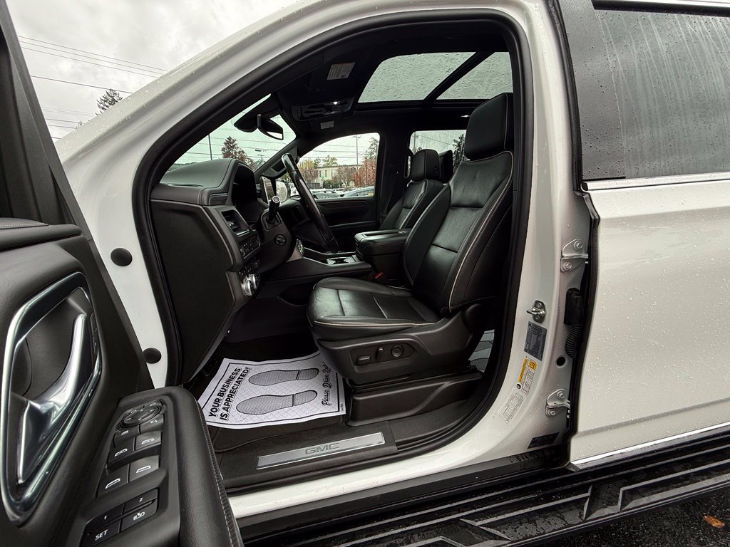 Used 2022 GMC Yukon XL SLT w/ SLT Luxury Plus Package AWD/4WD image 15