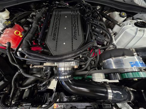 Used 2021 Chevrolet Camaro ZL1 RWD image 2