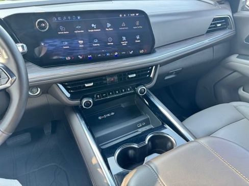 Used 2025 Chevrolet Suburban Z71 w/ Comfort Package AWD/4WD image 37
