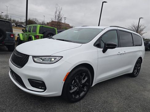 New 2026 Chrysler Pacifica Select w/ S Appearance Package image 15