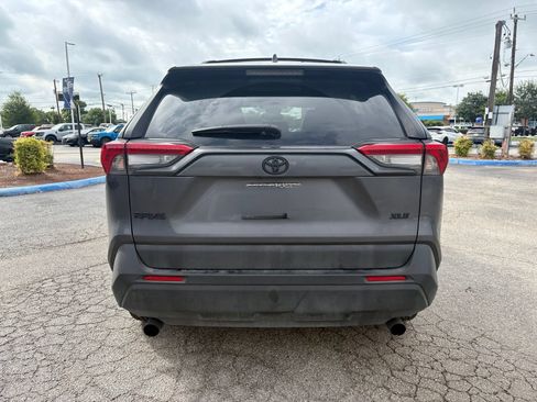 Used 2025 Toyota RAV4 XLE w/ Convenience Package FWD image 4