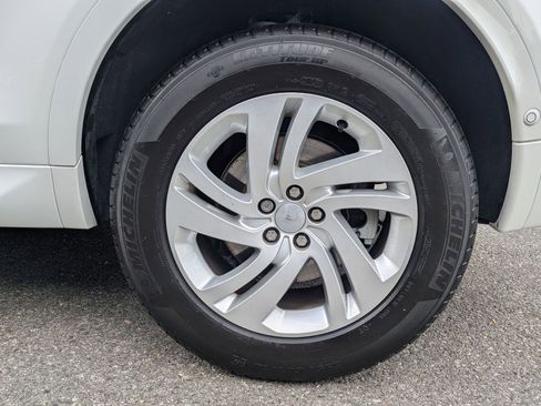 Used 2025 Land Rover Discovery Sport S image 24