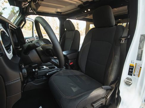 Used 2024 Jeep Wrangler Sahara image 18