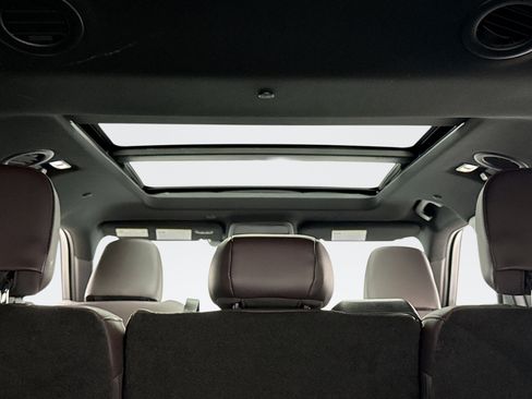 Used 2025 Ford Explorer Platinum image 18