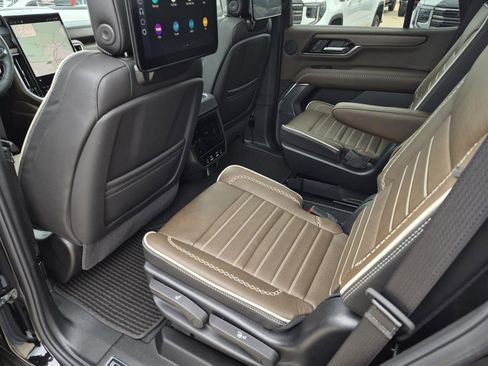 Used 2025 GMC Yukon Denali Ultimate AWD/4WD image 16