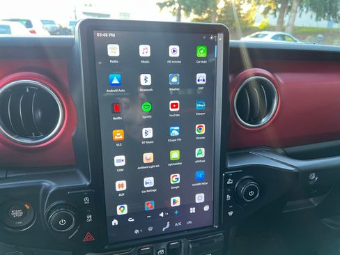 Used 2021 Jeep Wrangler Unlimited Rubicon w/ Xtreme Recon 35" Tire Package image 40