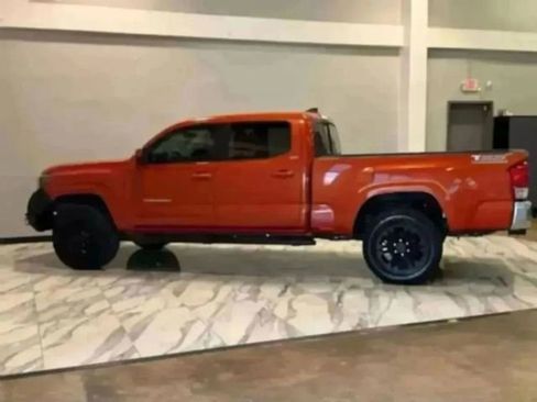 Used 2016 Toyota Tacoma SR5 w/ Towing Package image 38