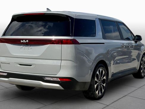 Used 2022 Kia Carnival EX FWD image 13