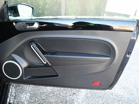 Used 2018 Volkswagen Beetle S image 23