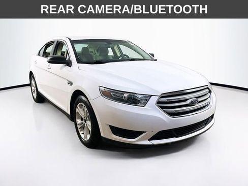 Used 2018 Ford Taurus SE image 1