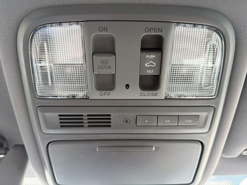 Used 2014 Honda Pilot Touring image 22