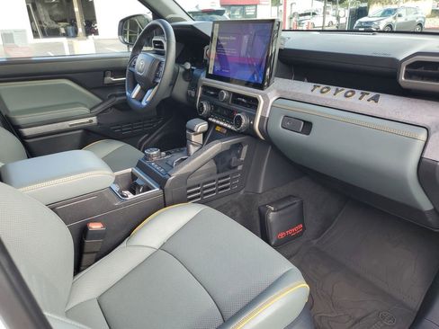 Used 2025 Toyota Tacoma Trailhunter image 38
