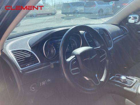 Used 2021 Chrysler 300 Touring image 18