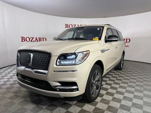 Used 2018 Lincoln Navigator Select w/ Technology Package RWD image 4