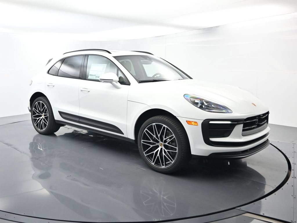 Certified 2026 Porsche Macan AWD/4WD image 8