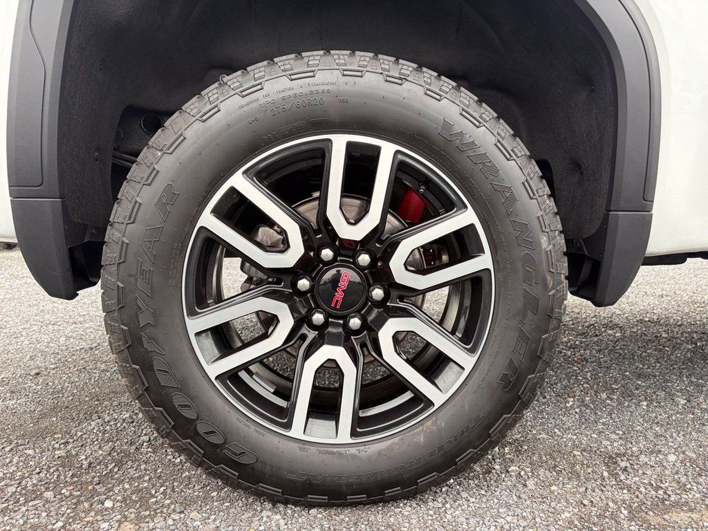 Used 2025 GMC Sierra 1500 AT4 w/ Technology Package AWD/4WD image 22