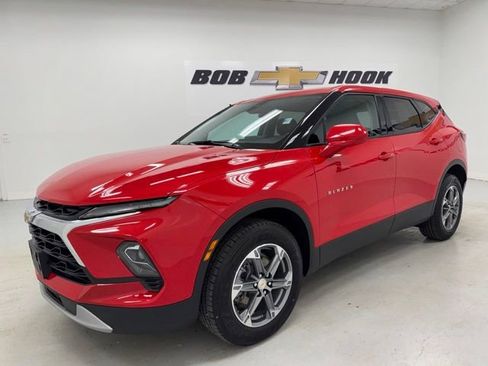 Used 2023 Chevrolet Blazer LT FWD image 1