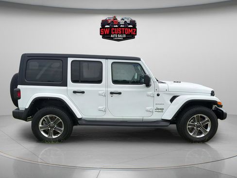 Used 2022 Jeep Wrangler Unlimited Sahara AWD/4WD image 8