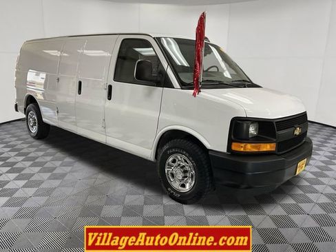 Used 2017 Chevrolet Express 2500 Extended RWD image 5