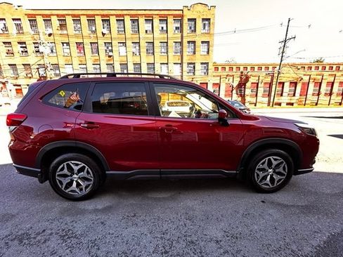 Used 2023 Subaru Forester Premium AWD/4WD image 8