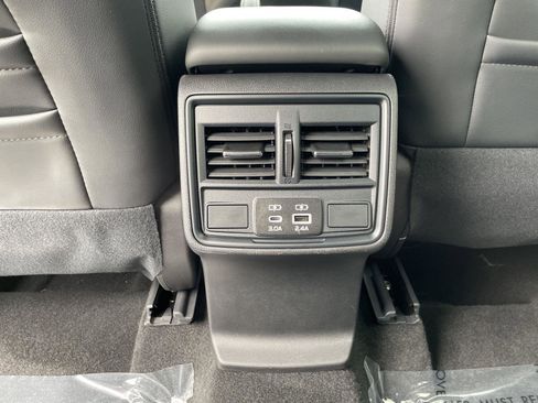 Used 2026 Subaru Forester Premium AWD/4WD image 14
