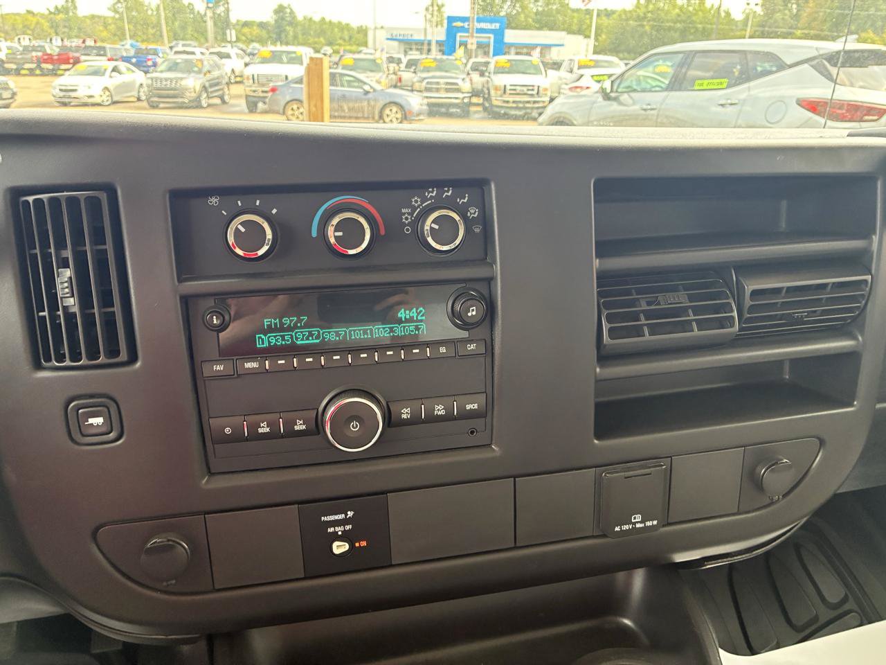 Used 2017 Chevrolet Express 3500 RWD image 14