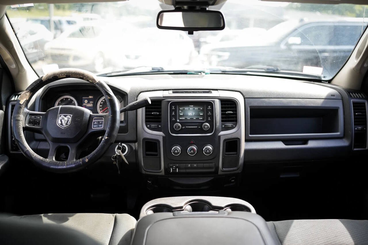 Used 2014 RAM 1500 Express RWD image 28