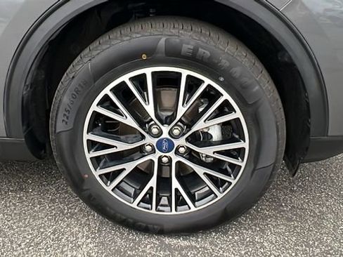 Used 2022 Ford Escape SEL w/ Technology Package image 9