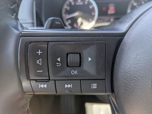 Certified 2024 Nissan Pathfinder SV FWD image 25