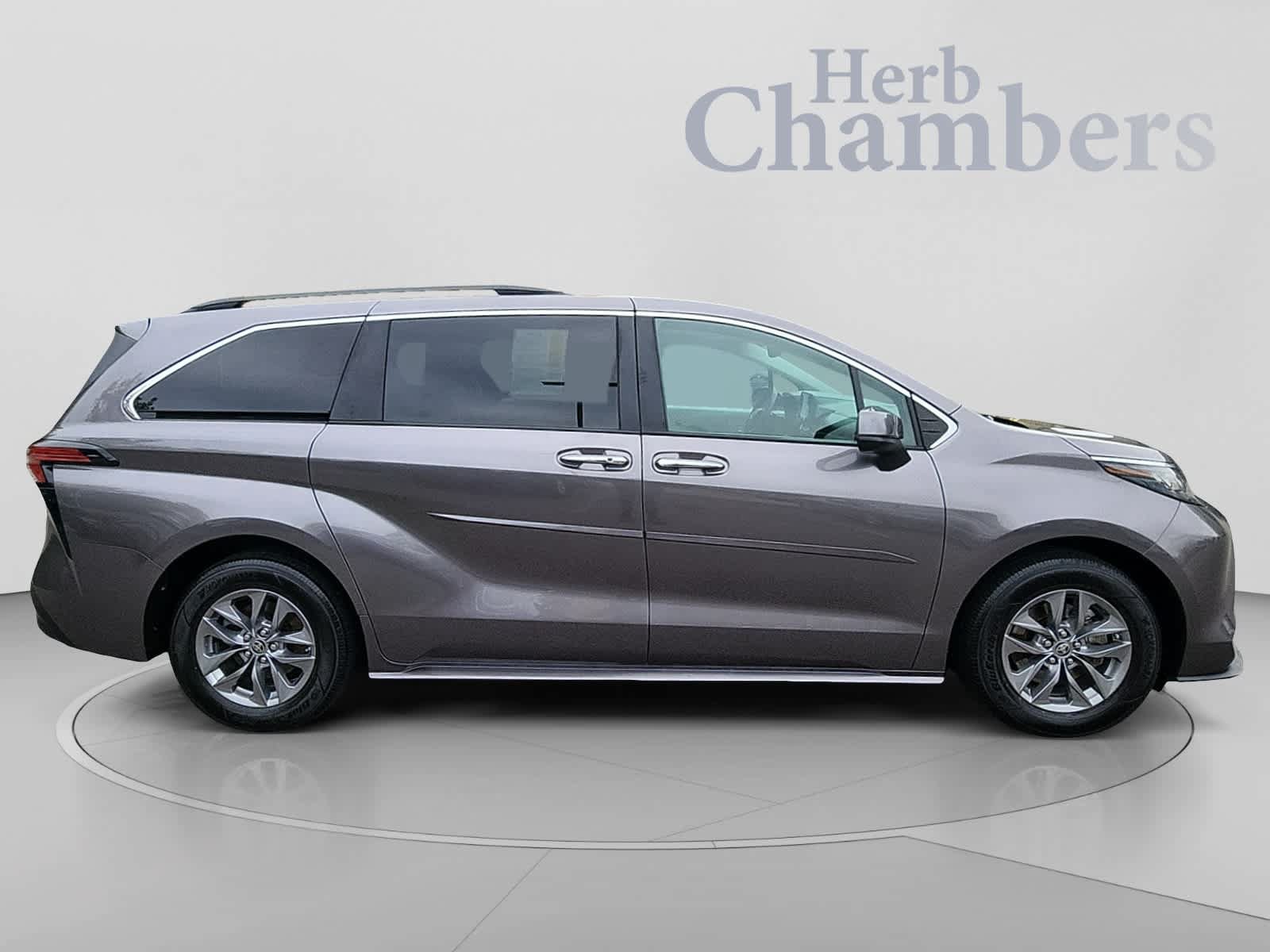 Used 2022 Toyota Sienna XLE AWD/4WD image 12