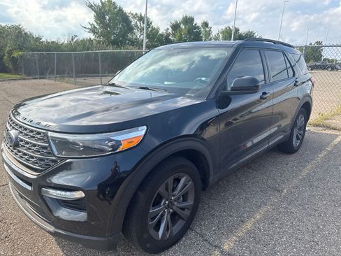 Used 2024 Ford Explorer XLT w/ Equipment Group 202A AWD/4WD image 23