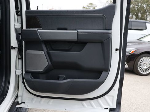 Used 2022 Ford F150 Lightning Lariat image 34