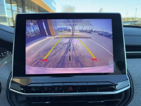 Used 2024 Jeep Compass Latitude image 19