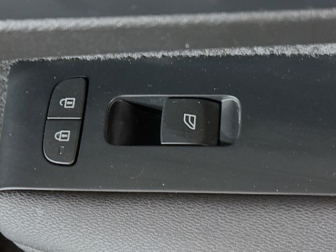 Used 2023 Volvo C40 P8 Recharge Plus image 28