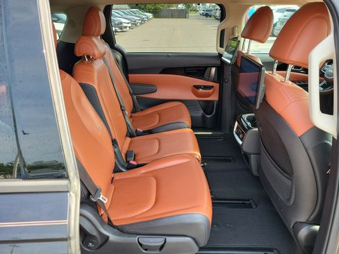 Used 2022 Kia Carnival SX FWD image 12