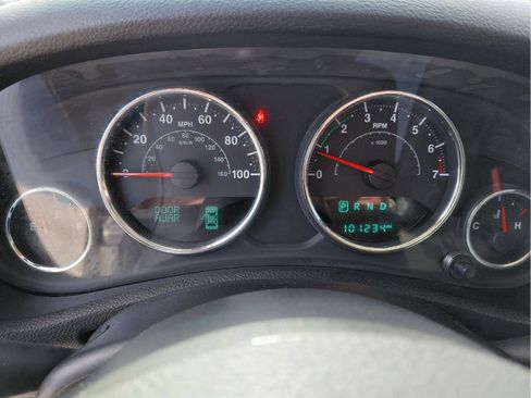Used 2015 Jeep Wrangler Unlimited Rubicon w/ Connectivity Group AWD/4WD image 36