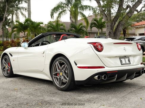 Used 2016 Ferrari California T image 6